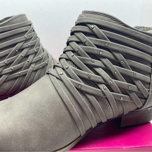 So Redfield 9.5W Stone Bootie NWT - Picture 4 of 9